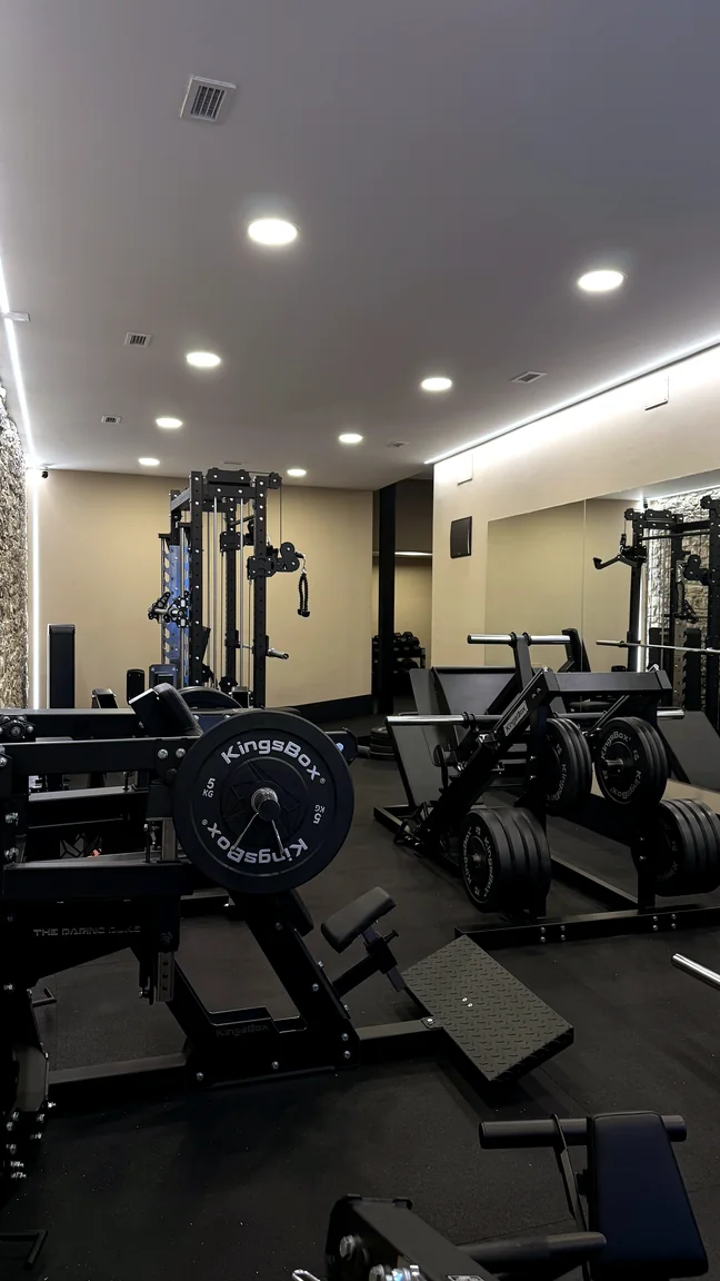 Migym Gijón Sala de máquinas y equipamiento de fuerza de MiGym Gijón.