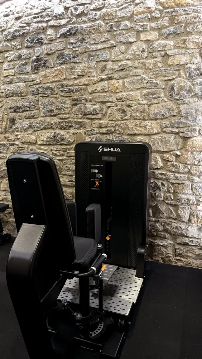 Migym Gijón Máquina de abductores profesional de MiGym Gijón.